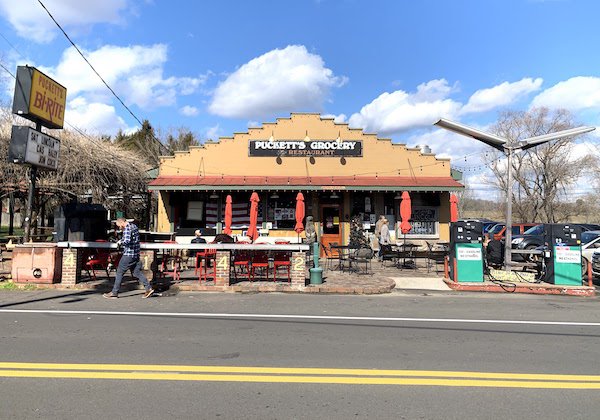 Puckett's Grocery Leiper's Fork.jpg